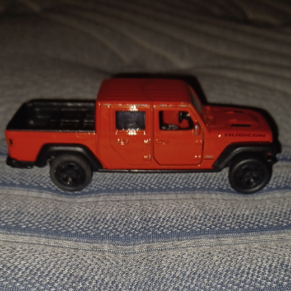 Welly 1:36 2020 Jeep Gladiator Diecast Metal Pullback Model Car